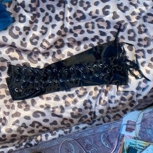 spirit halloween elegant black lace-up fingerless gloves